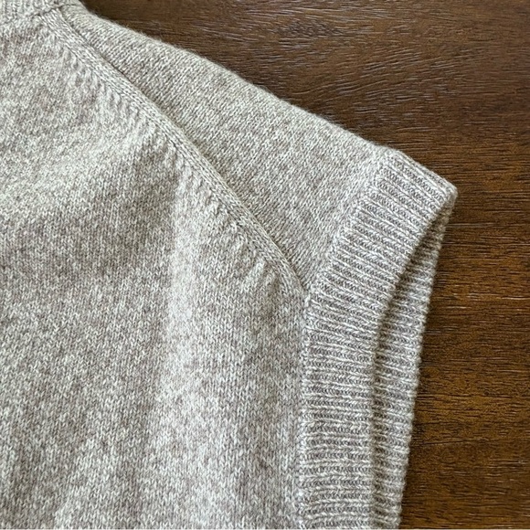 L.L.Bean 100% Lambs Wool V-Neck Sweater Vest Mens XL Oatmeal Classic Y2K - Picture 5 of 8
